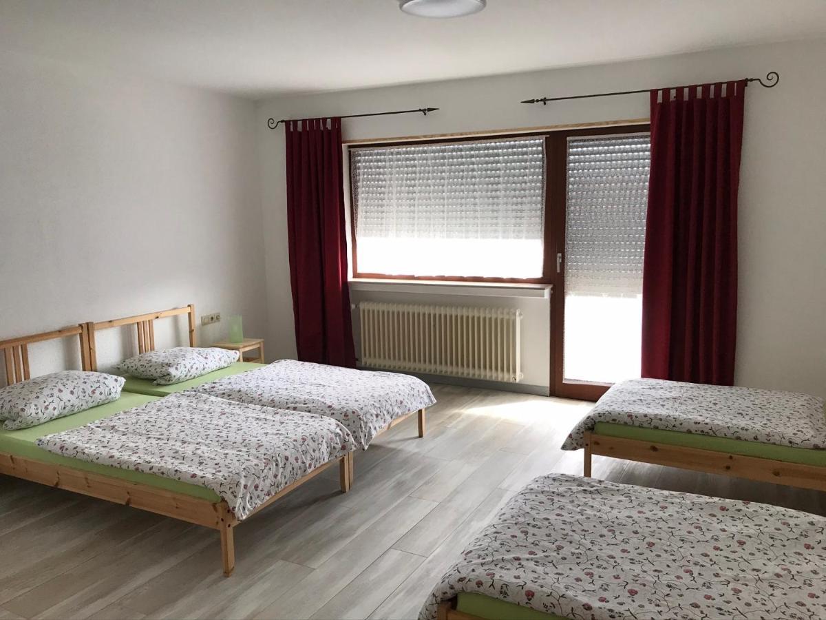 Gaestehaus Zur Schmiede Burghaun Buitenkant foto